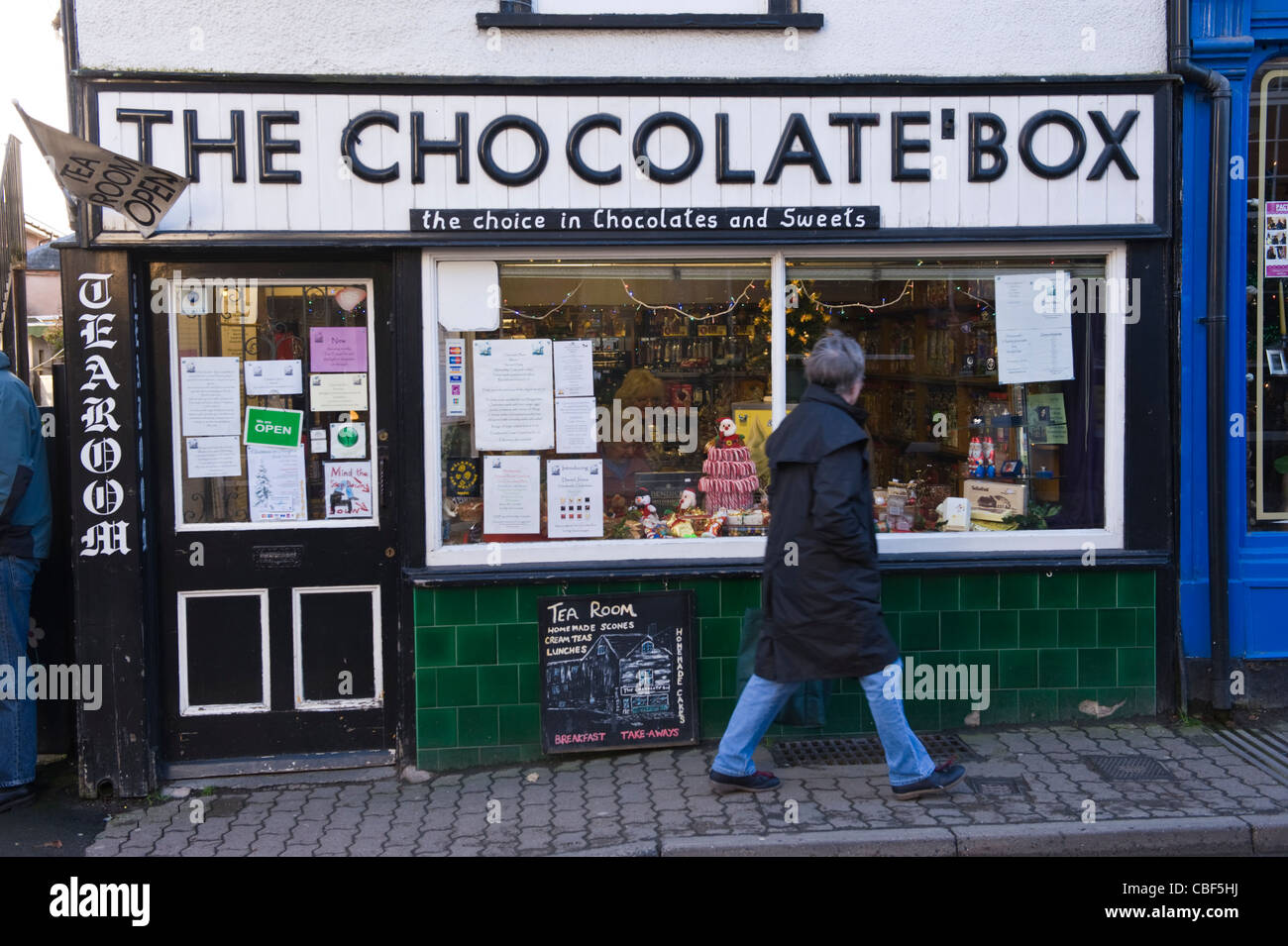 La scatola di cioccolatini shop e sala da tè su high street a Kington Herefordshire England Regno Unito Foto Stock