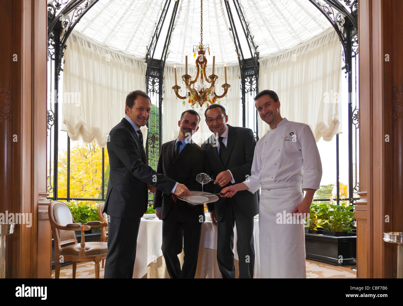 Philippe Mille, Philippe Jamesse, Hervé Fort e il maitre d'hotel., membro del " Relais & Châteaux' catena, Les Crayères è Foto Stock