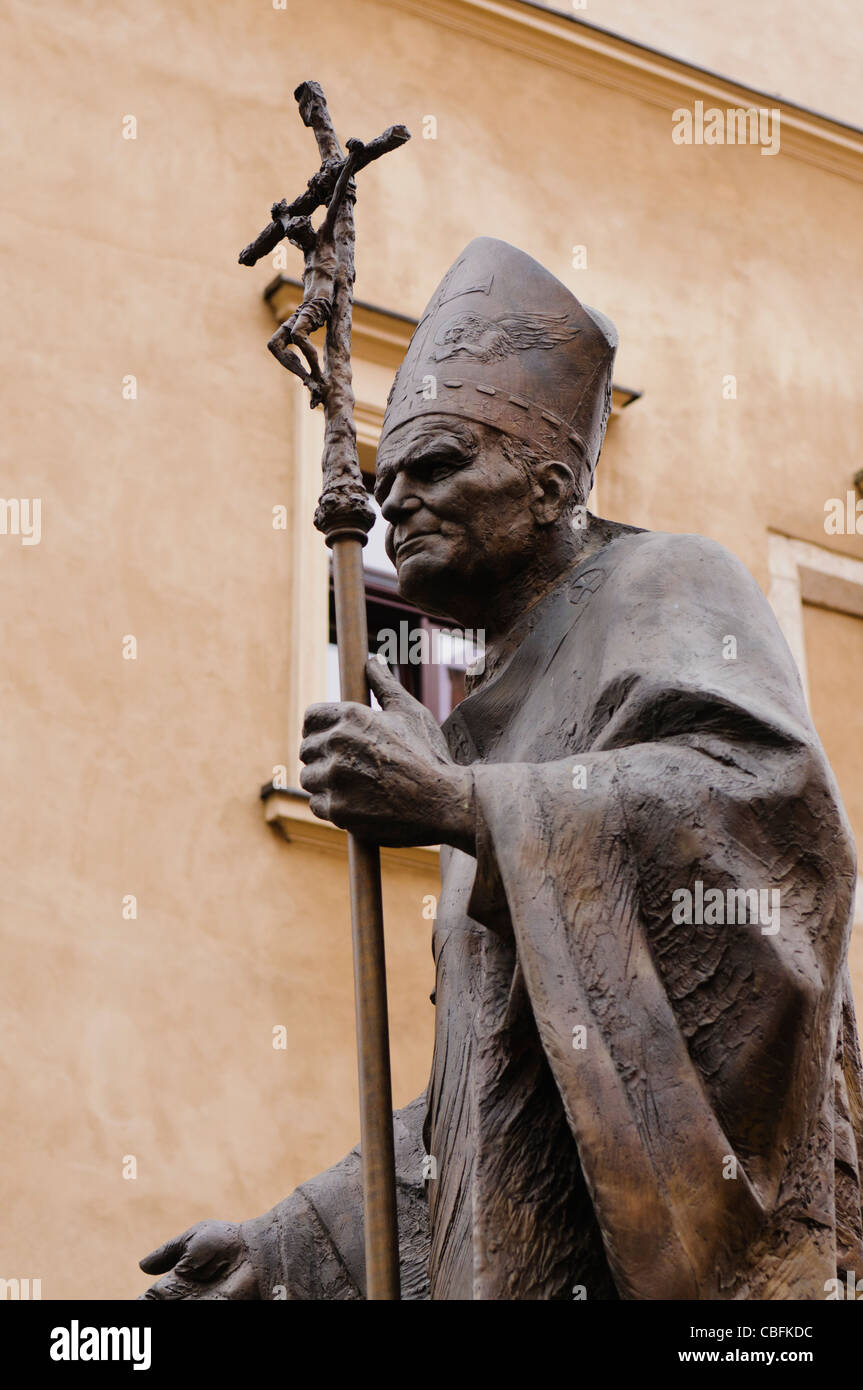 La statua di Papa Giovanni Paolo II a colle Wavel, Cracovia in Polonia Foto Stock