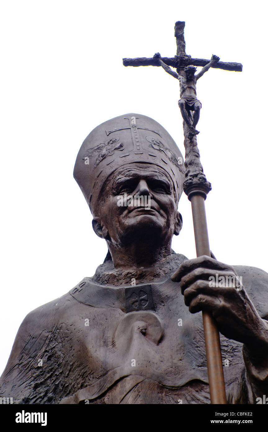 La statua di Papa Giovanni Paolo II a colle Wavel, Cracovia in Polonia Foto Stock