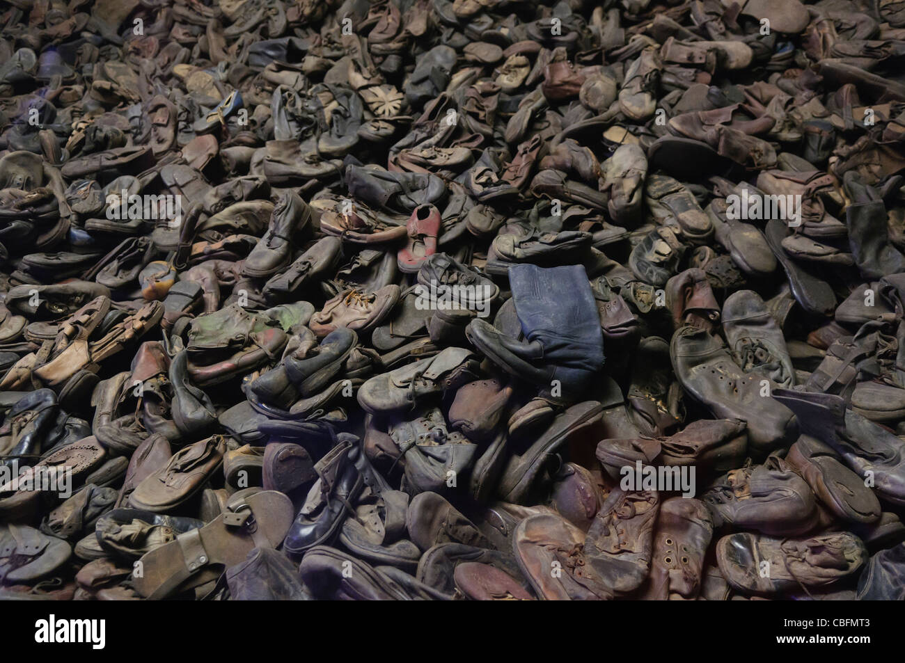 Scarpe impilati fino ad Auschwitz Nazi Contentration Camp Foto Stock