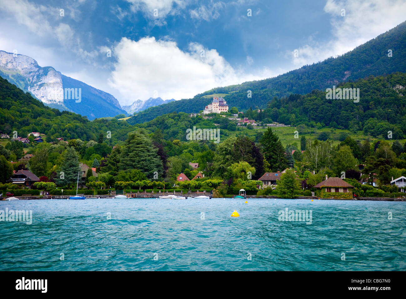 Il lago di Annecy, Francia, regione Haoute Savoie Foto Stock