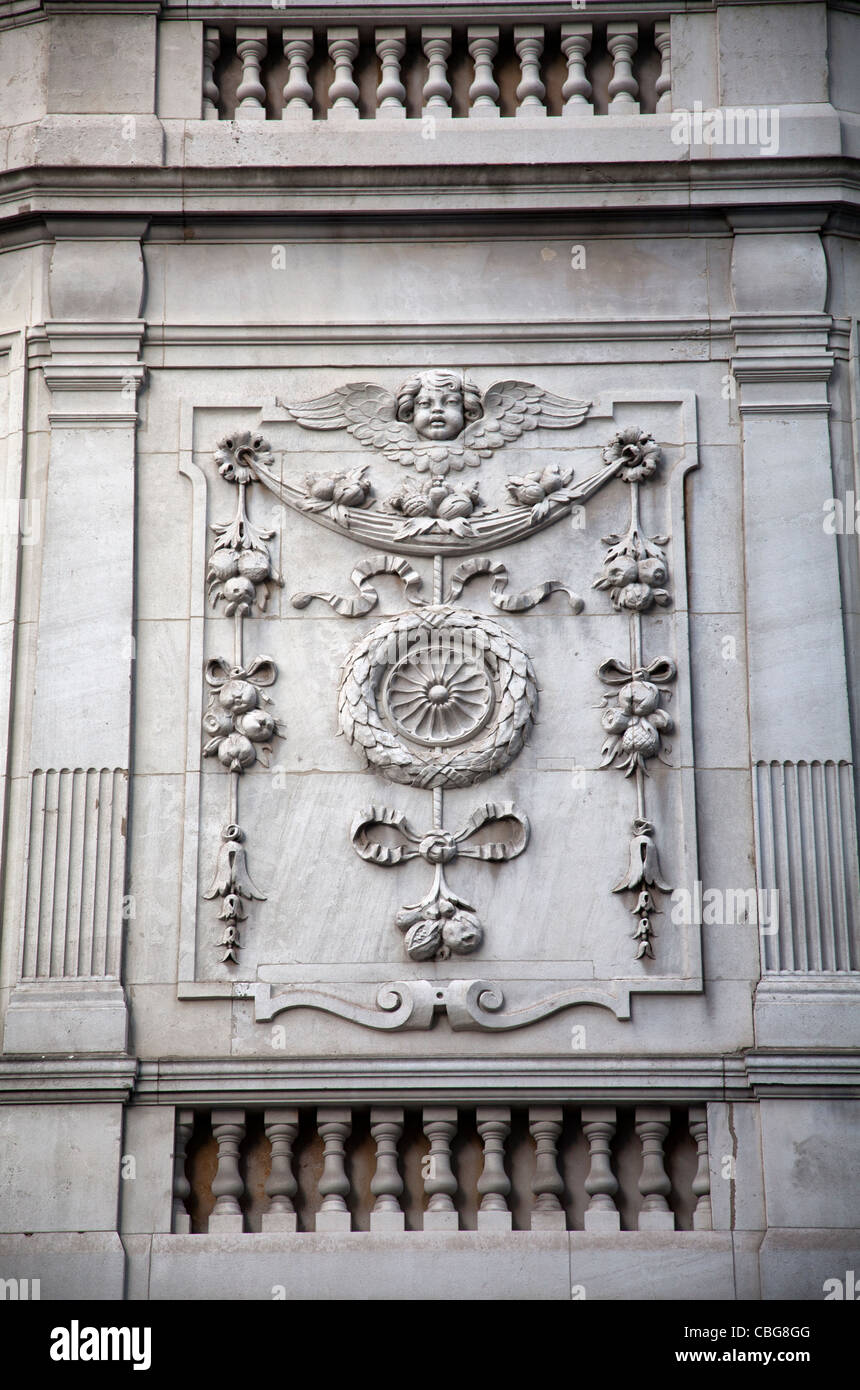 24 Portland Place - sculture in rilievo sul muro di pietra - London REGNO UNITO Foto Stock