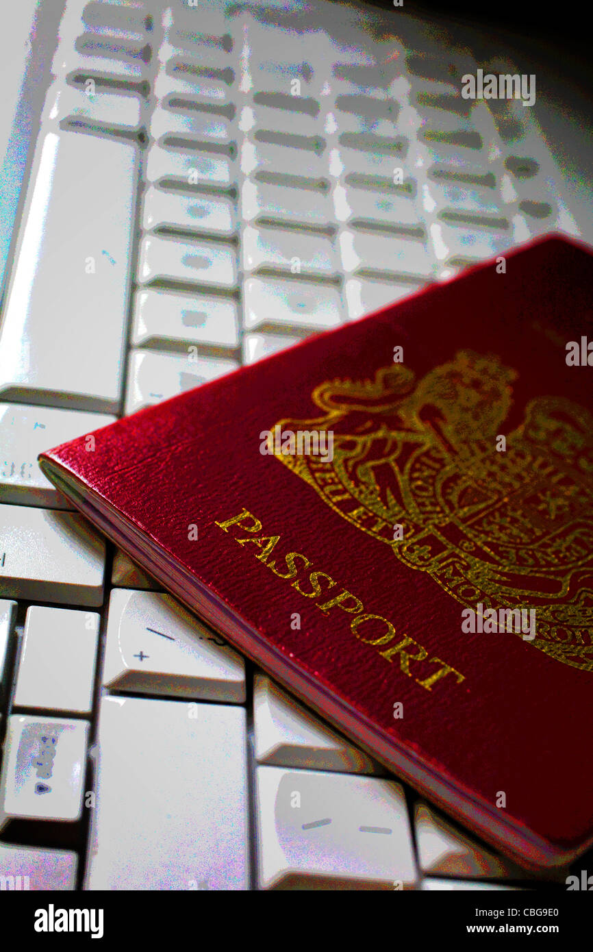 Passaporto, computer, tastiera posterised, Hotel, Isle of Wight, England, Regno Unito Foto Stock