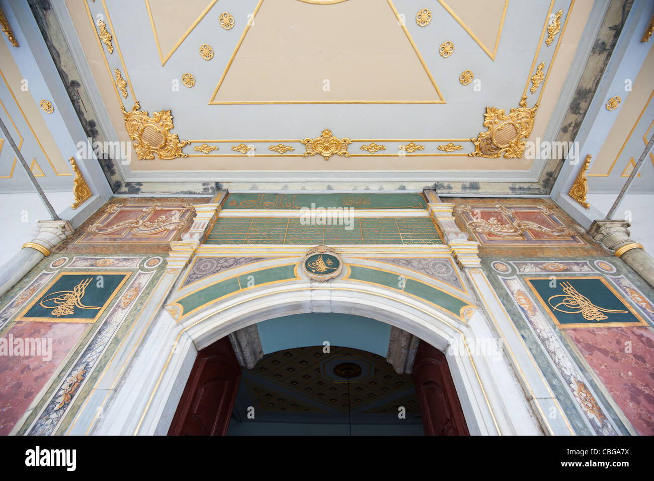L'ingresso nella sala del Trono di Palazzo Topkapi a Istanbul Turchia Foto Stock