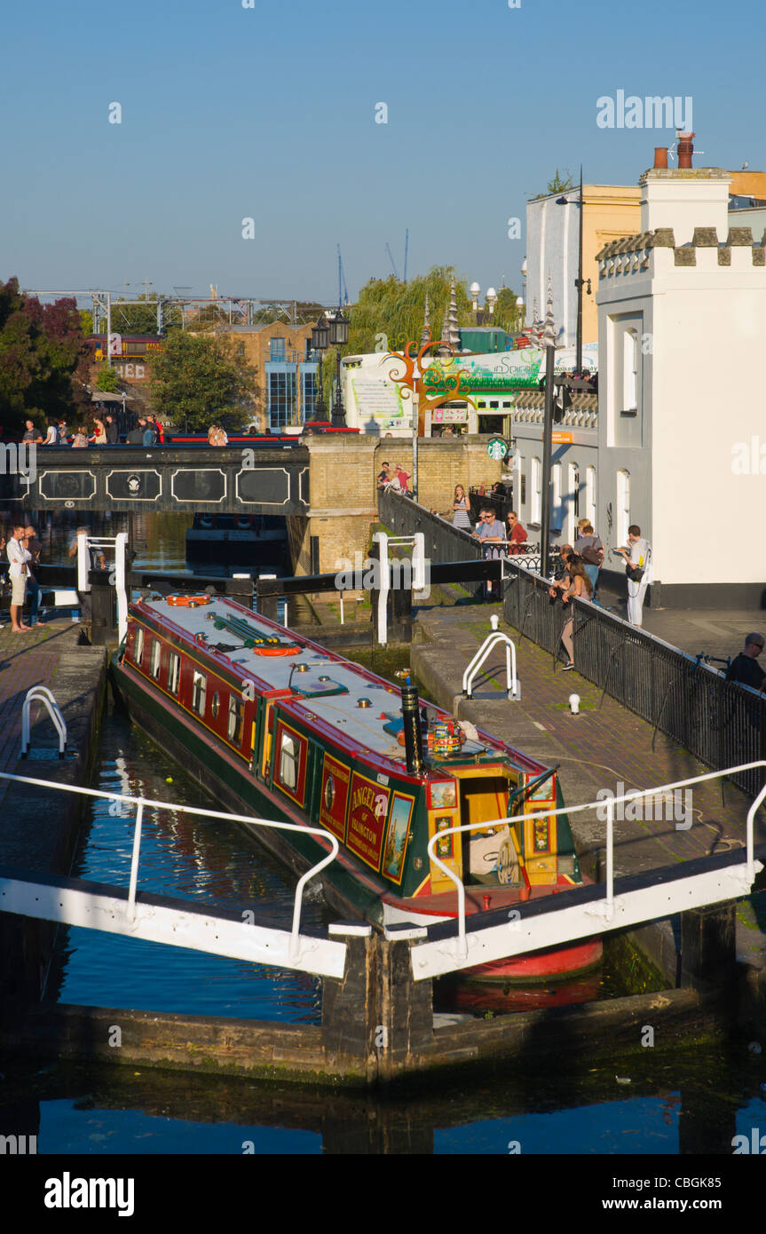 Camden Lock parte del Regent's Canal a Camden Town Londra nord Inghilterra UK Europa Foto Stock