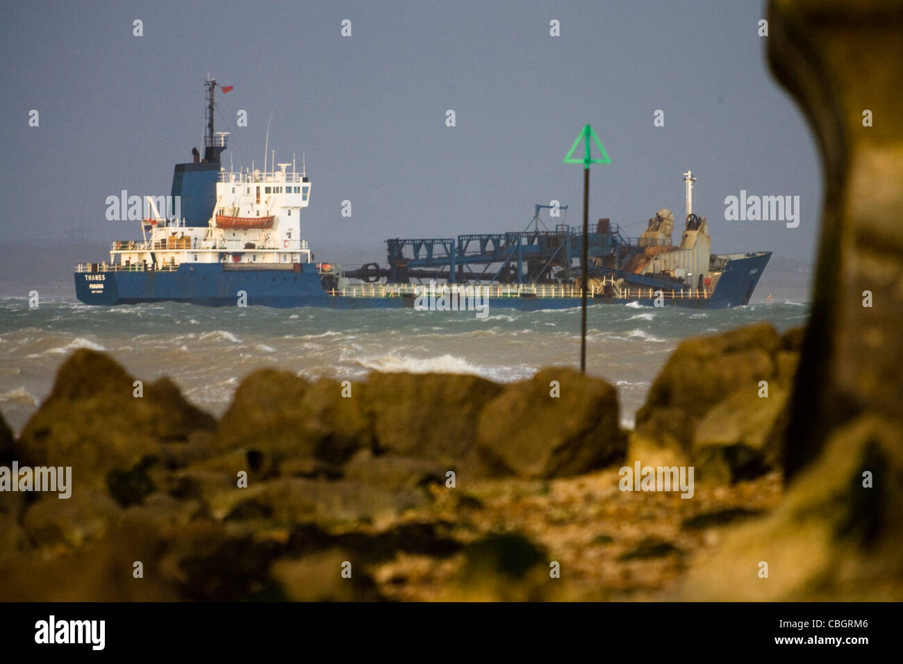 Coaster, nave, sabbia Draga, Il Solent, Cowes, Isle of Wight, England, Regno Unito Foto Stock