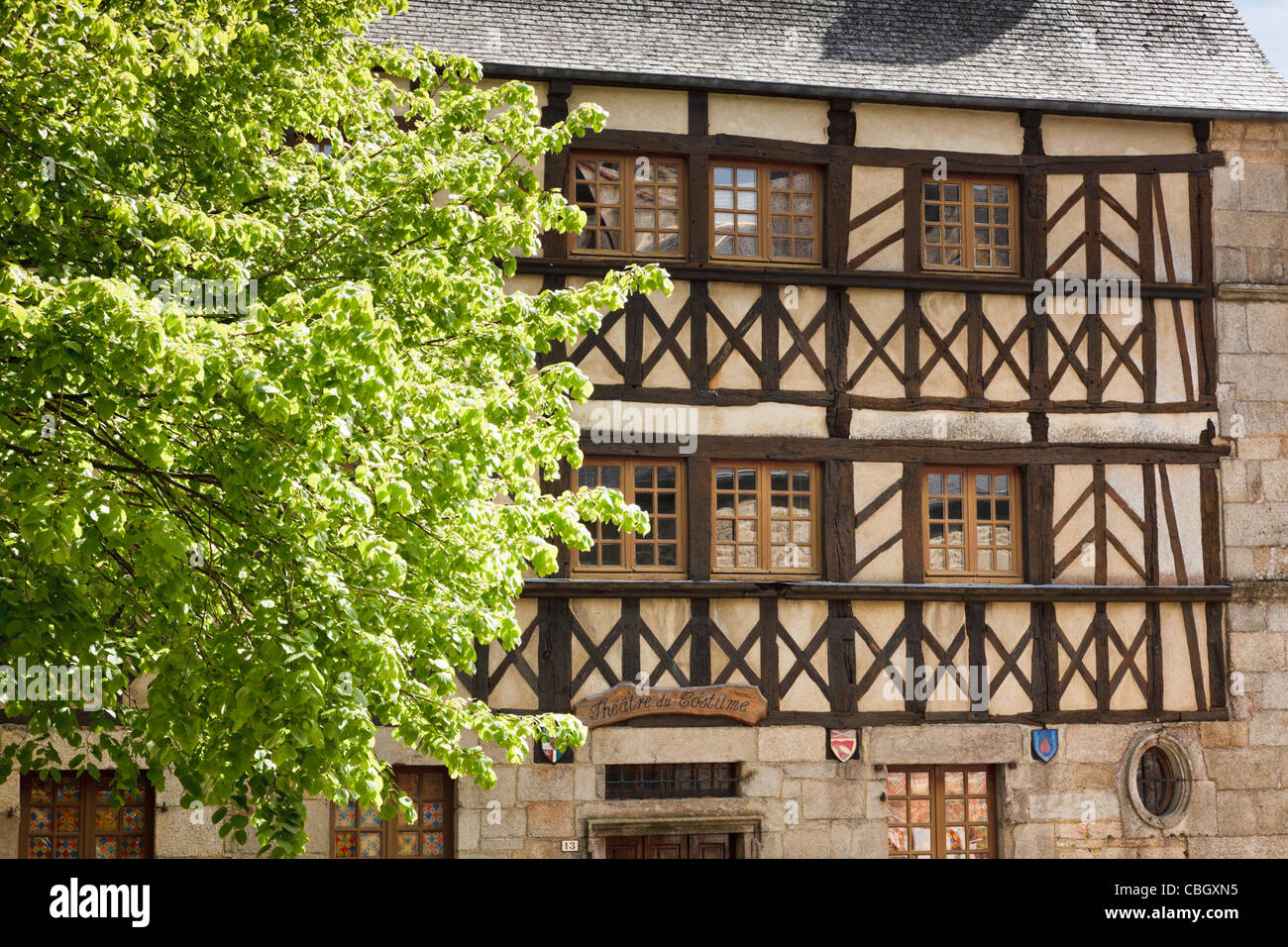 Edificio medievale in Moncontour, Bretagna Francia Foto Stock