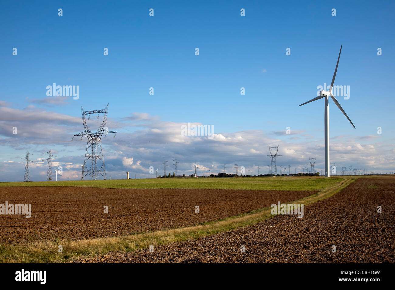 Le turbine eoliche Toury Eure-et-Loire Francia Foto Stock