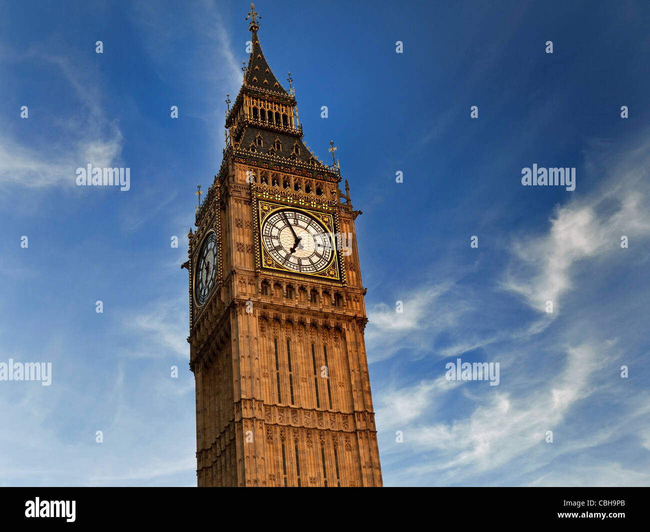 BIG BEN IL PARLAMENTO nuvole turbinano intorno la Torre dell Orologio Big Ben al tramonto Westminster London REGNO UNITO Foto Stock