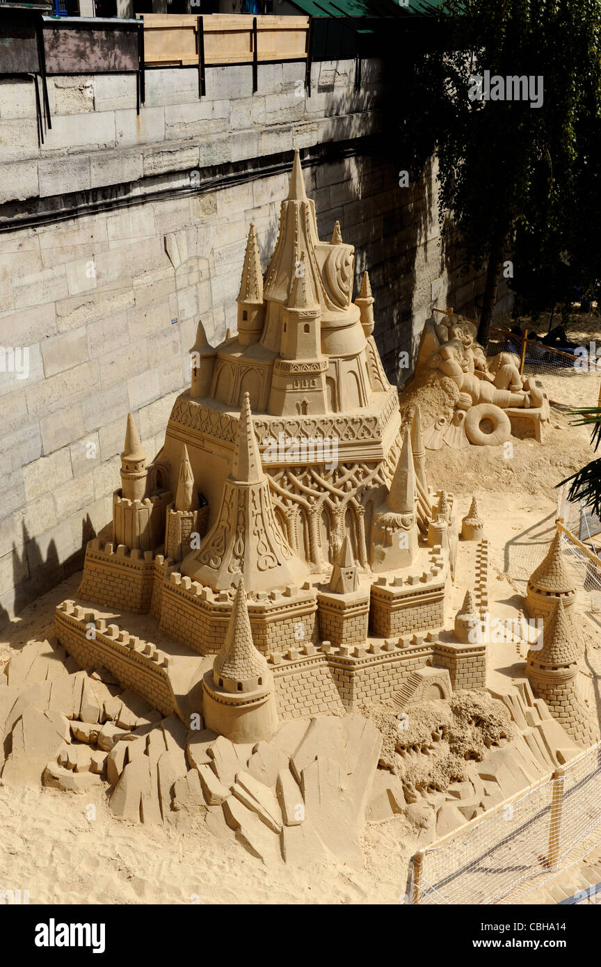 Paris Plage,Francia,Paris beach,la scultura di sabbia,Quai du Louvre,Senna Foto Stock