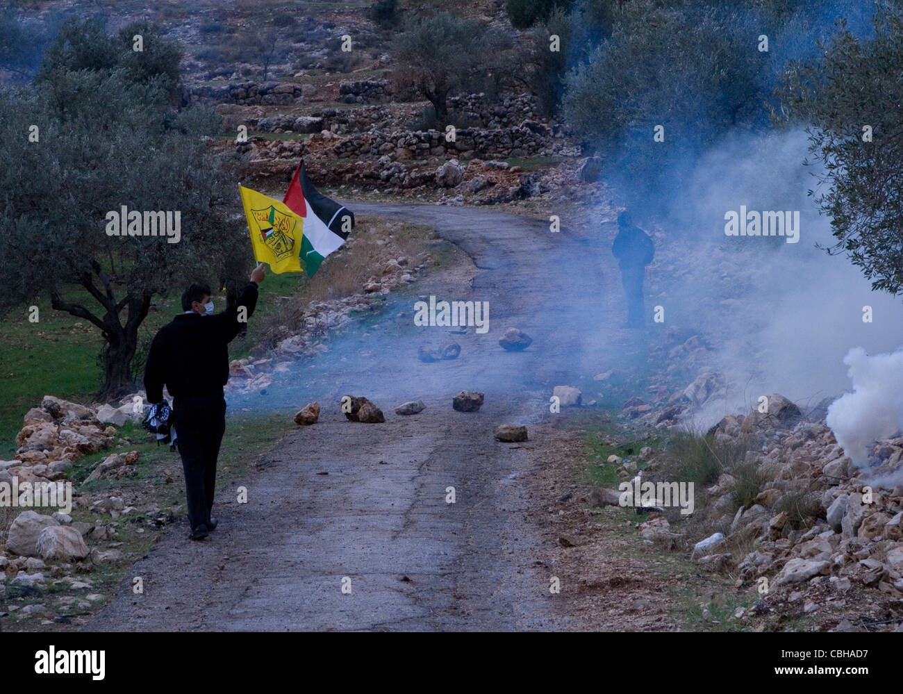 Un locale protesta palestinese vicino al villaggio palestinese di Bil'contro la Cisgiordania, Israele. Foto Stock
