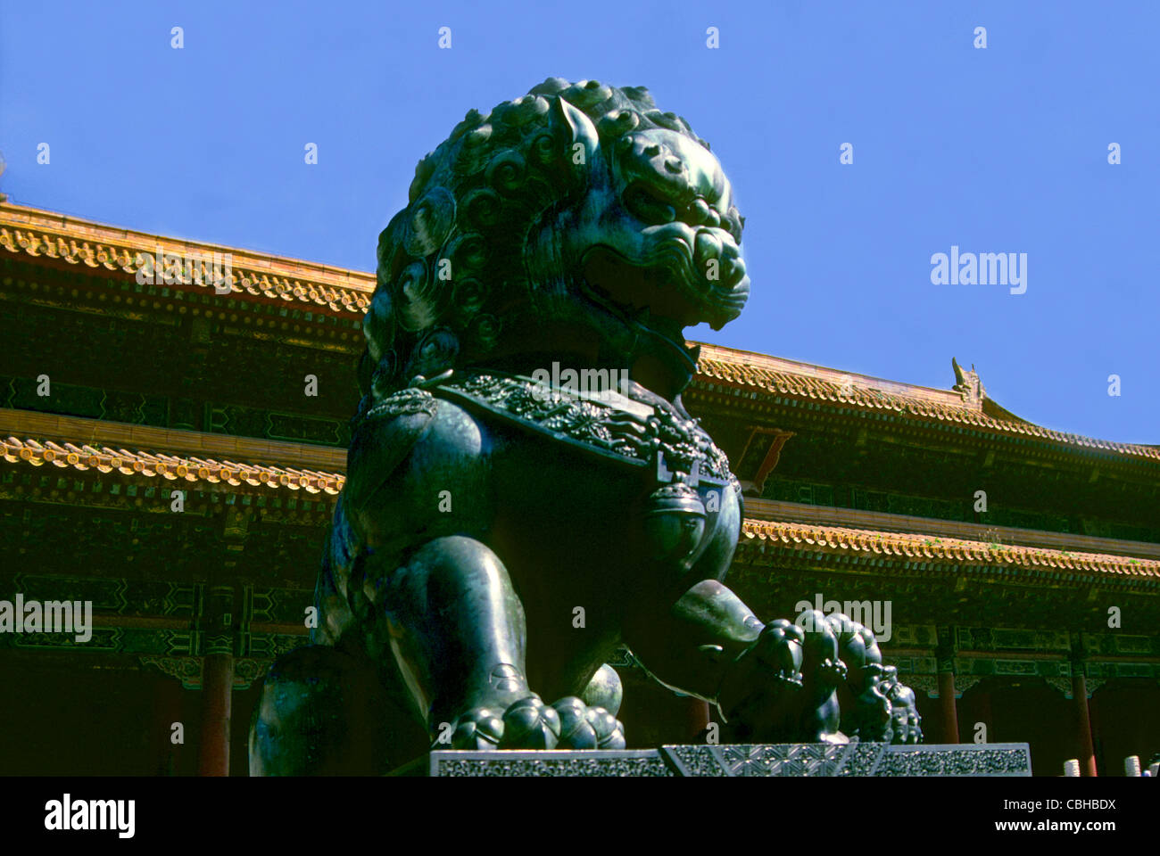 Lion statua in bronzo Città Proibita di Pechino CINA Foto Stock