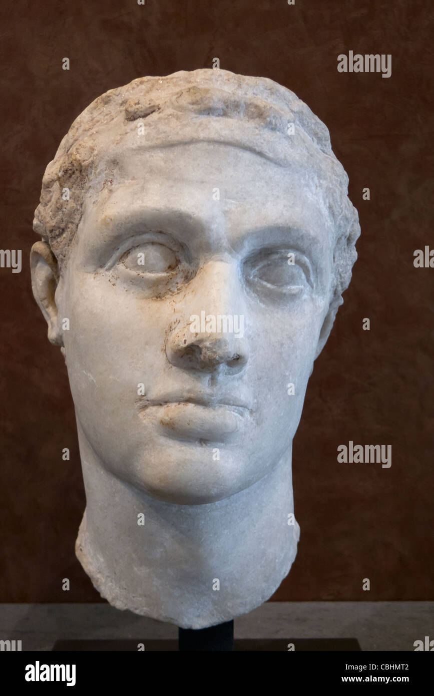 Busto di Re egiziano Tolomeo XII Auletes (117-51 BC) presso il Museo del Louvre, Parigi, Francia Foto Stock