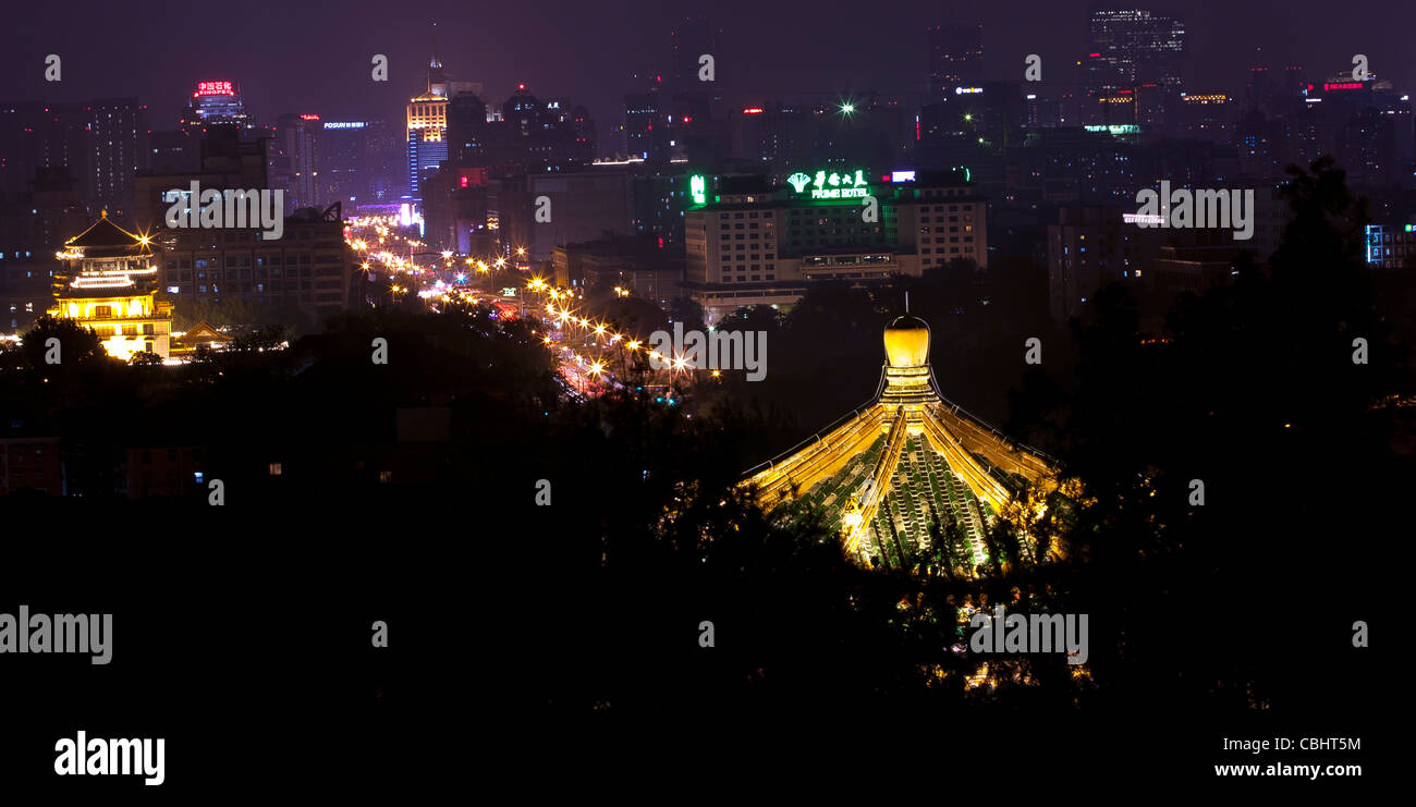 Gli antichi edifici e moderatamente notte di Architettura di Pechino Foto Stock