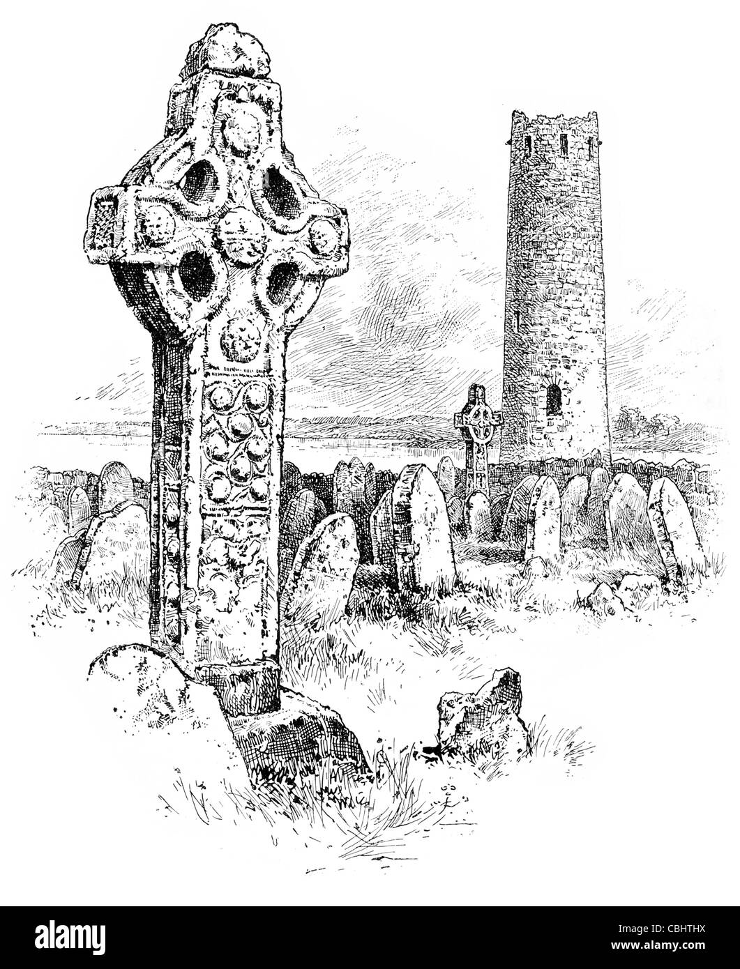 Monastero Clonmacnoise O'Rourkes' torre a nord Croce celtica Cernunnos Dio cimitero tomba tomba di pietra cripta Foto Stock