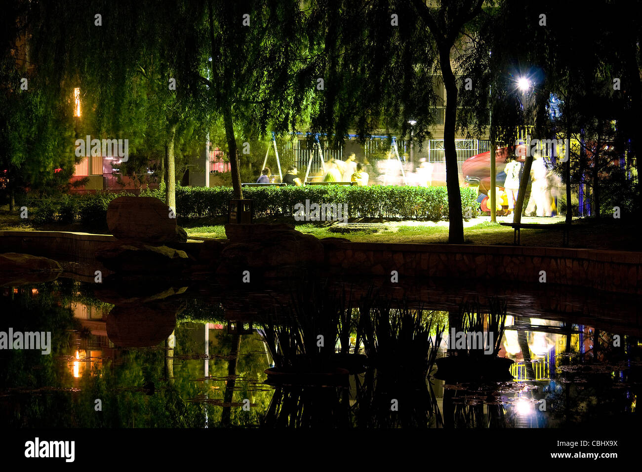 Parco per bambini di notte Foto Stock