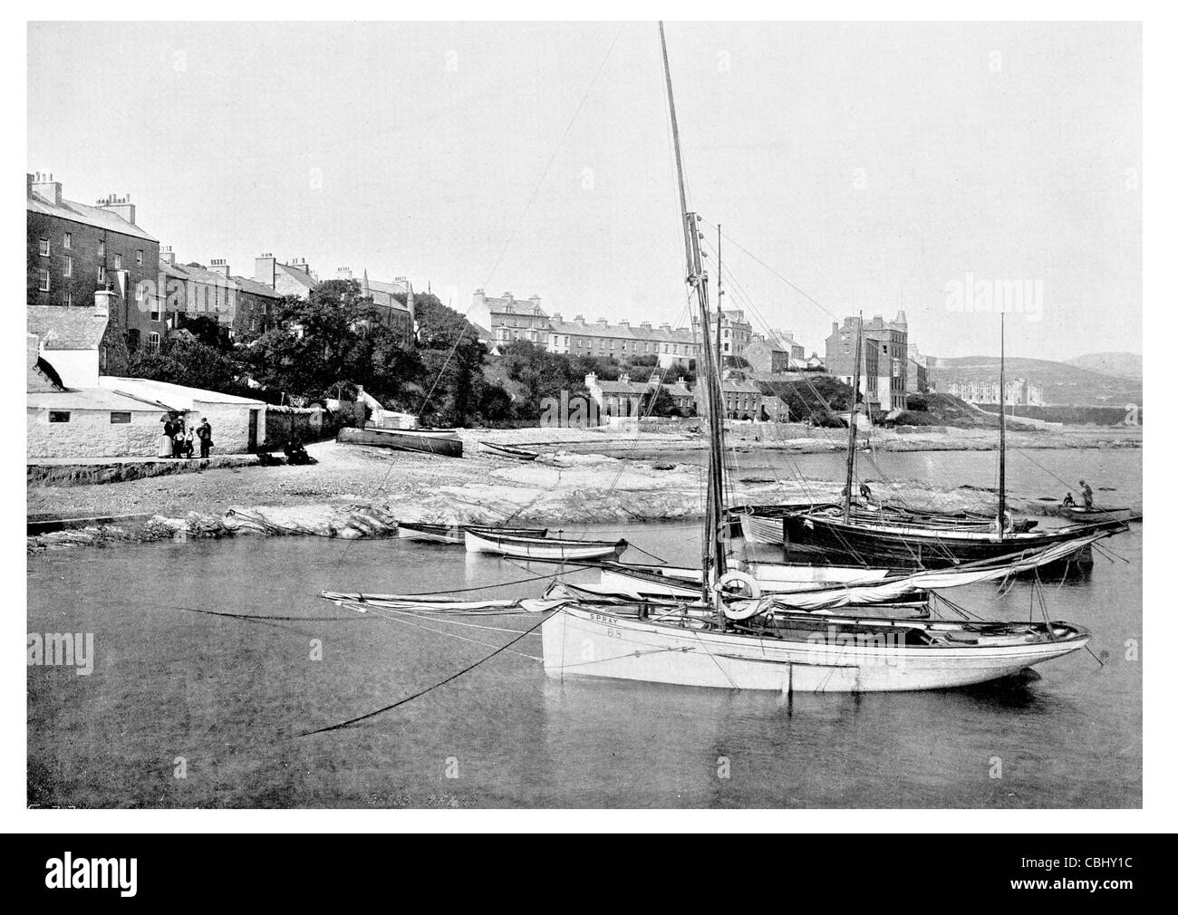 Port St Mary Villaggio Baia Cappella Isle of Man island barca da pesca ormeggiate banchina di ormeggio Porto vela vela Foto Stock