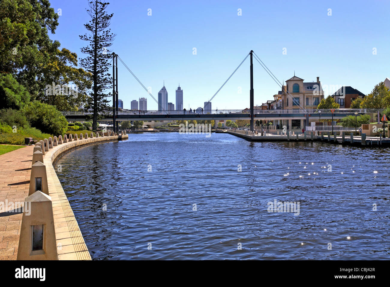 Guardando verso la città di Perth da Claisebrook Cove East Perth, Australia Foto Stock