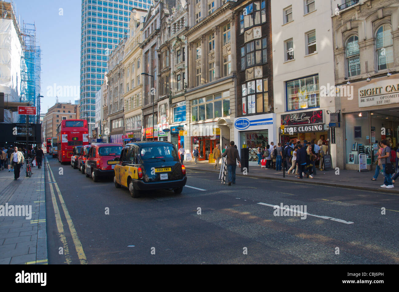 Oxford Street vicino a Tottenham Court Road Central Londra Inghilterra Regno Unito Europa Foto Stock