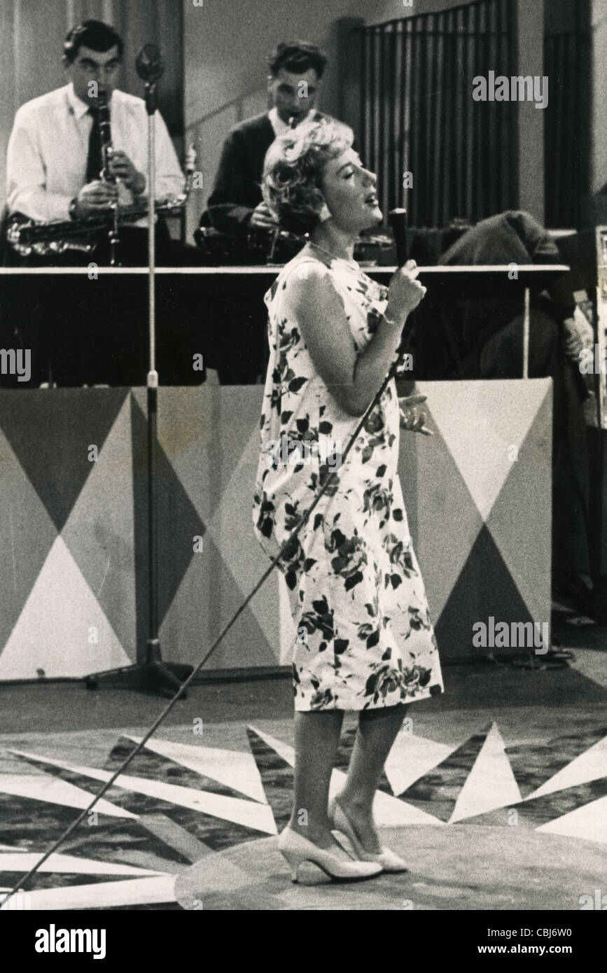 LORRAE DESMOND cantante australiana sulla BBC TV '6.5 SPECIAL' nel maggio 1958 Foto Stock