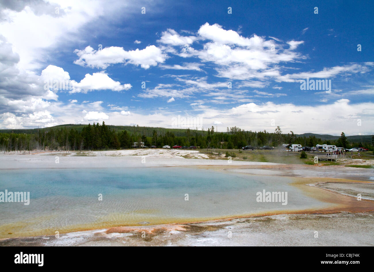 Rainbow alla piscina di sabbia nera bacino nel Parco Nazionale di Yellowstone, Wyoming negli Stati Uniti. Foto Stock