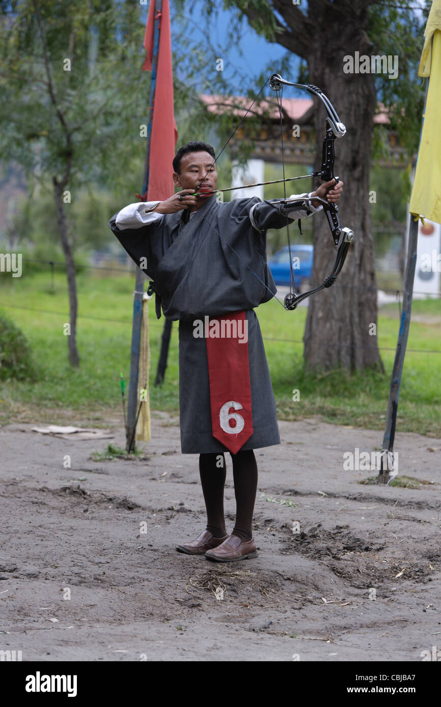 Tiro con l'arco concorrente, Paro, Bhutan Foto Stock