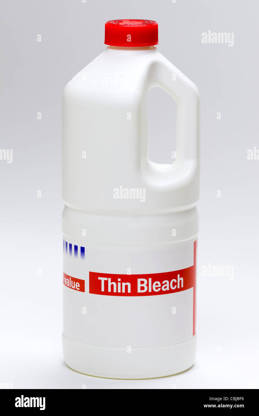 Una bottiglia di plastica di candeggina Foto stock - Alamy