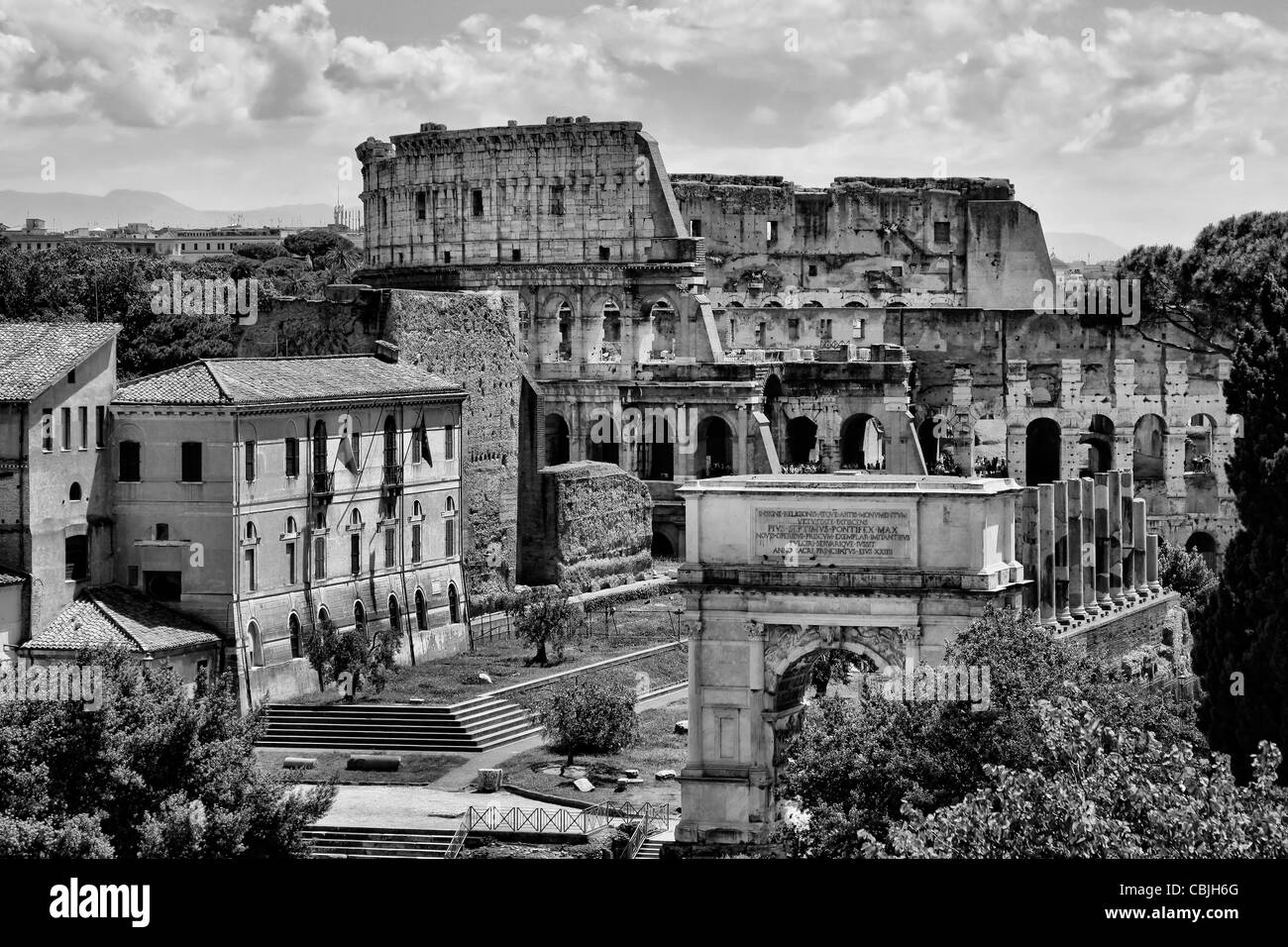 Vista del Colosseo a Roma dal Colle Palatino nel Forum Foto Stock