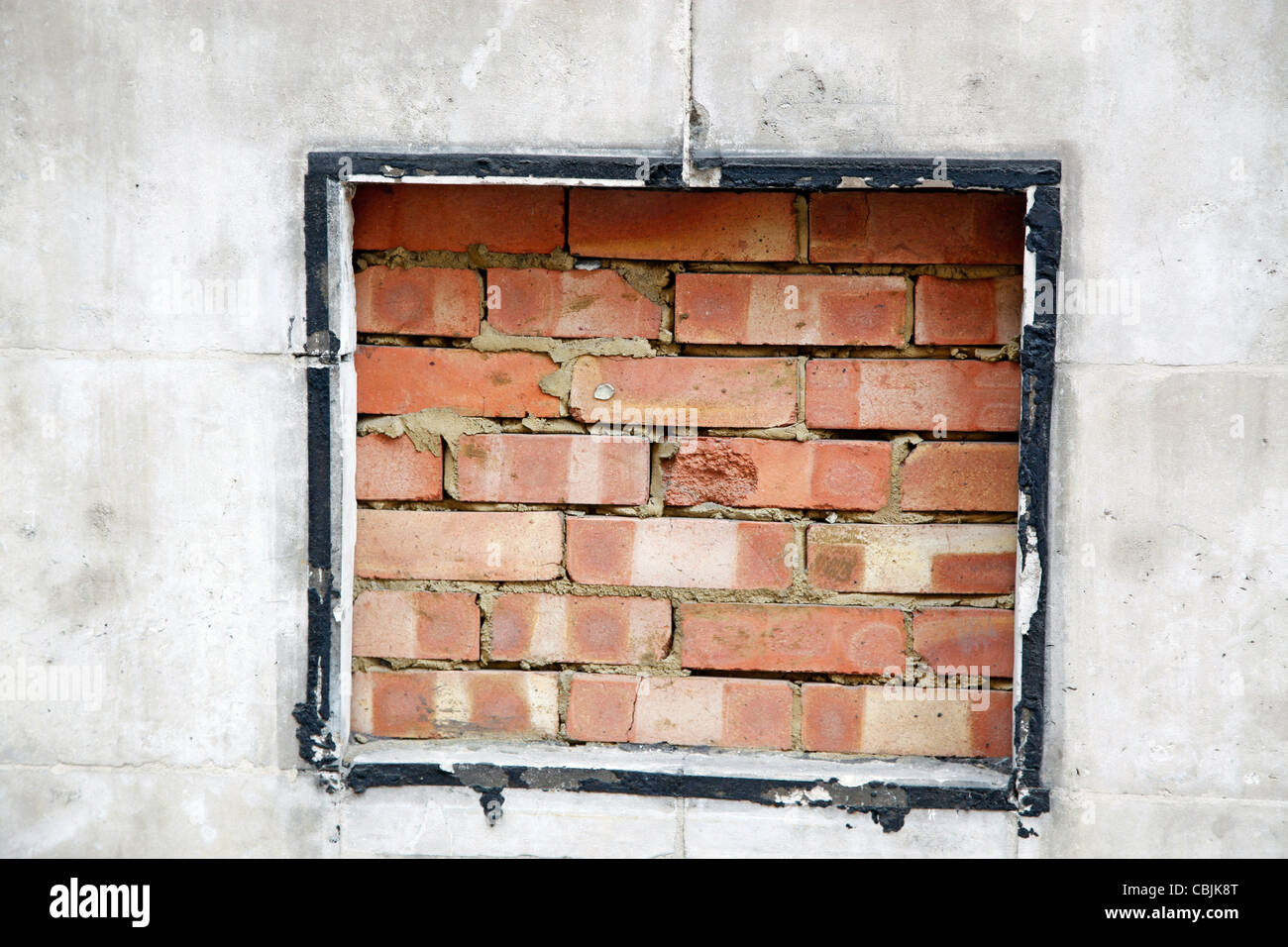 Foro nella parete con mattoni Foto Stock