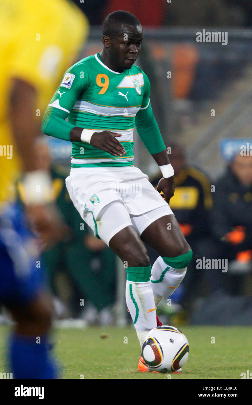 Ismael Tiote della Costa d'Avorio in azione durante una 2010 FIFA World Cup match contro il Brasile al Soccer City Stadium. Foto Stock