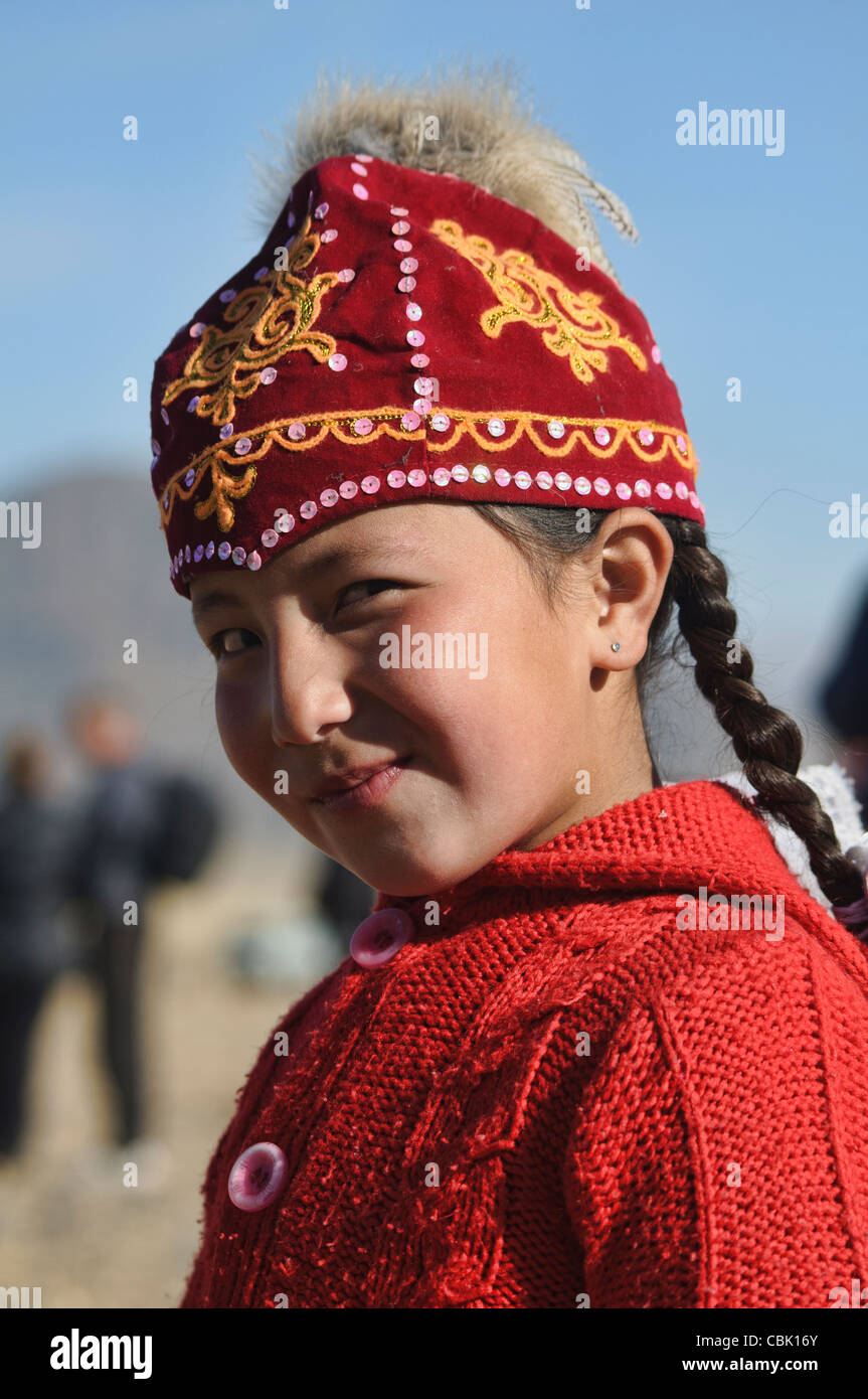 Ritratto di una ragazza kazaka in Altai regione del Bayan-Ölgii in Mongolia occidentale Foto Stock