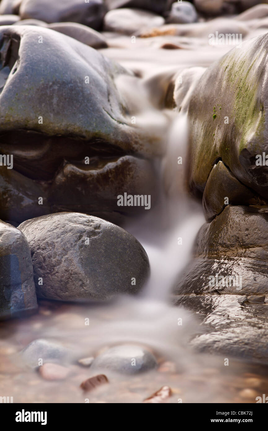 Paesaggio in miniatura di rocce e cascate Foto stock - Alamy