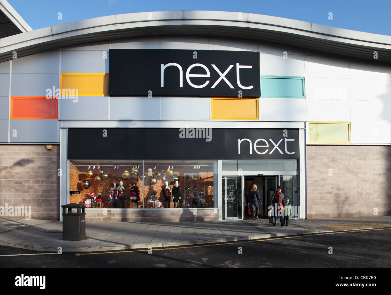 Prossimo negozio all'interno di piazza Waterloo, South Shields, Inghilterra del nord est. Foto Stock