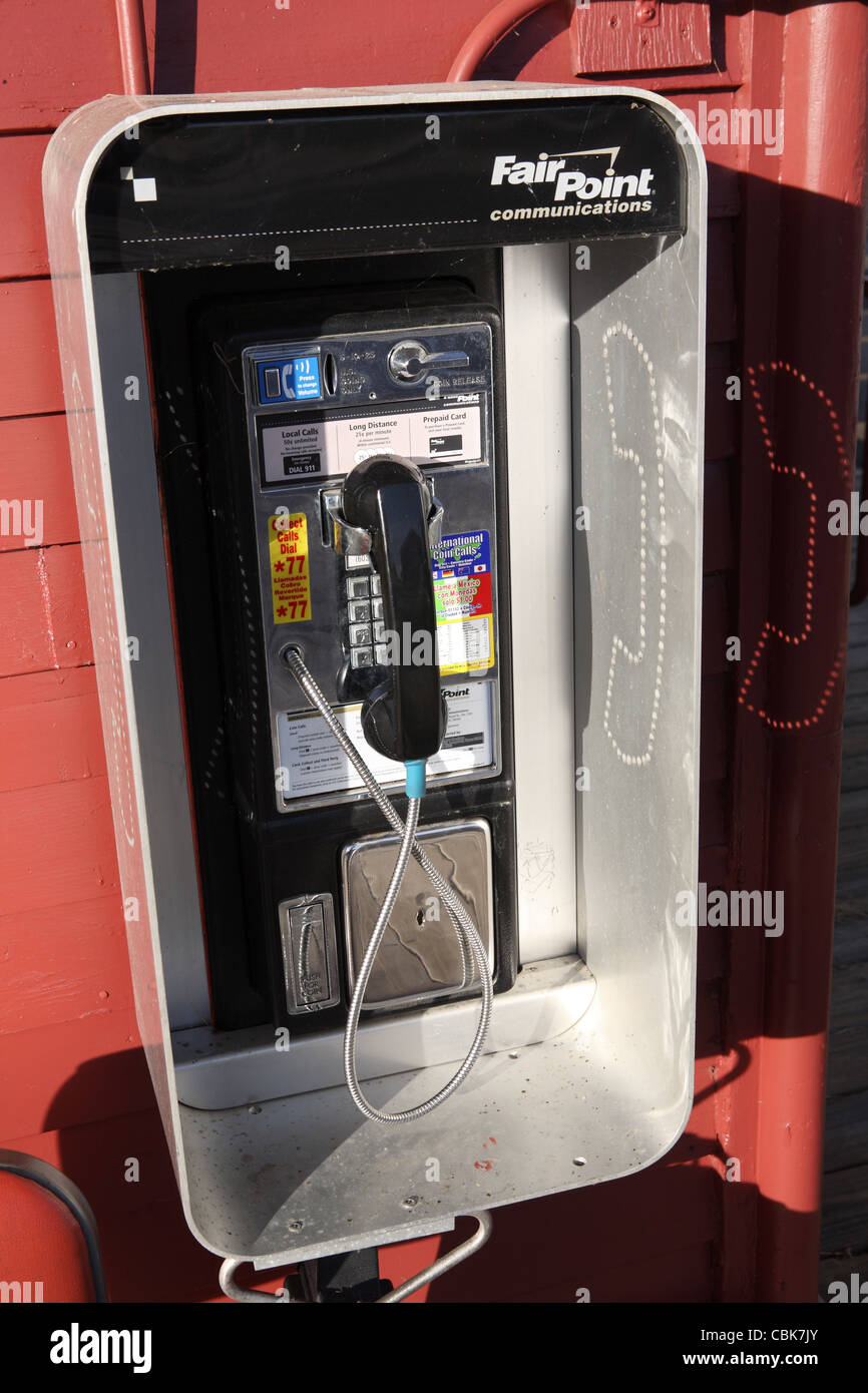 Un gettone a pagamento Telefono azionato dal punto giusto comunicazioni a Wolfeboro, New Hampshire, STATI UNITI D'AMERICA Foto Stock