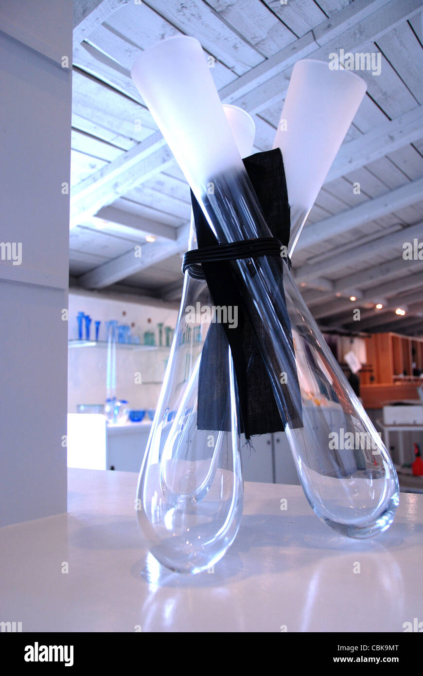 Vetro artigianale da Maibritt Jönsson und Pete Hunner del Mar Baltico vetro a Gudhjem sul Mar Baltico isola di Bornholm Foto Stock