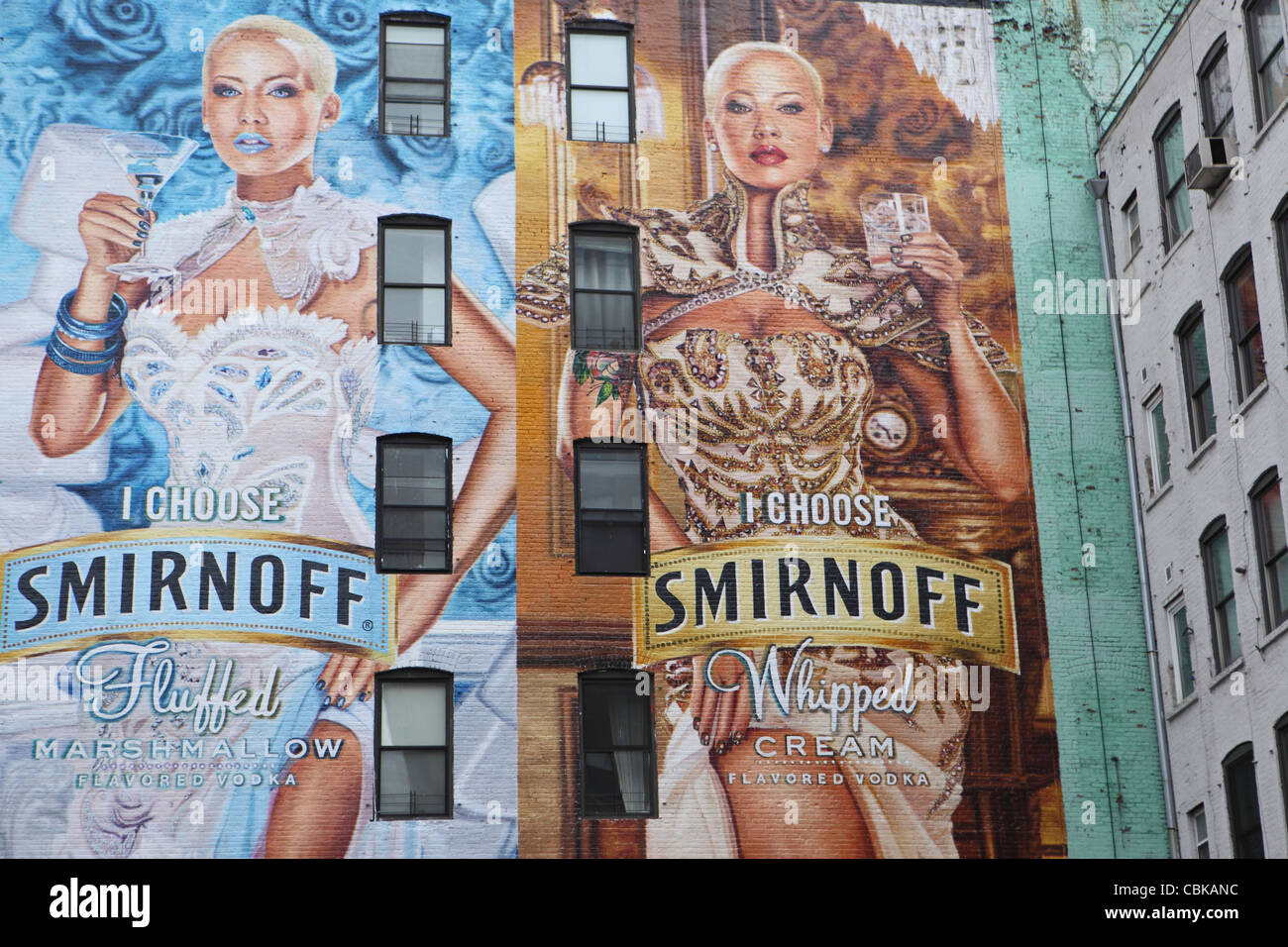 Smirnoff murale pubblicitario su due edifici Tribecca Manhattan, New York, New York, Stati Uniti d'America Foto Stock