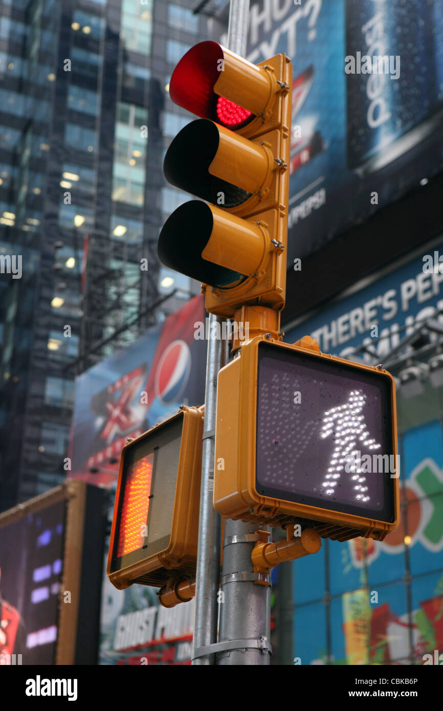 Semaforo pedonale, Times Square Manhattan, New York, New York, Stati Uniti d'America Foto Stock