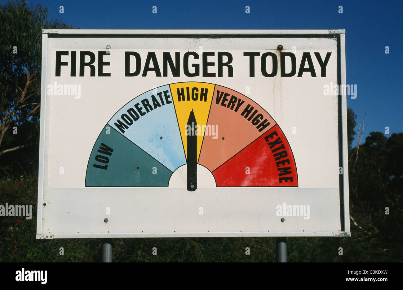 Pericolo di incendio cartello di avviso presenti in Australia lungo le autostrade e tutte le principali strade Foto Stock