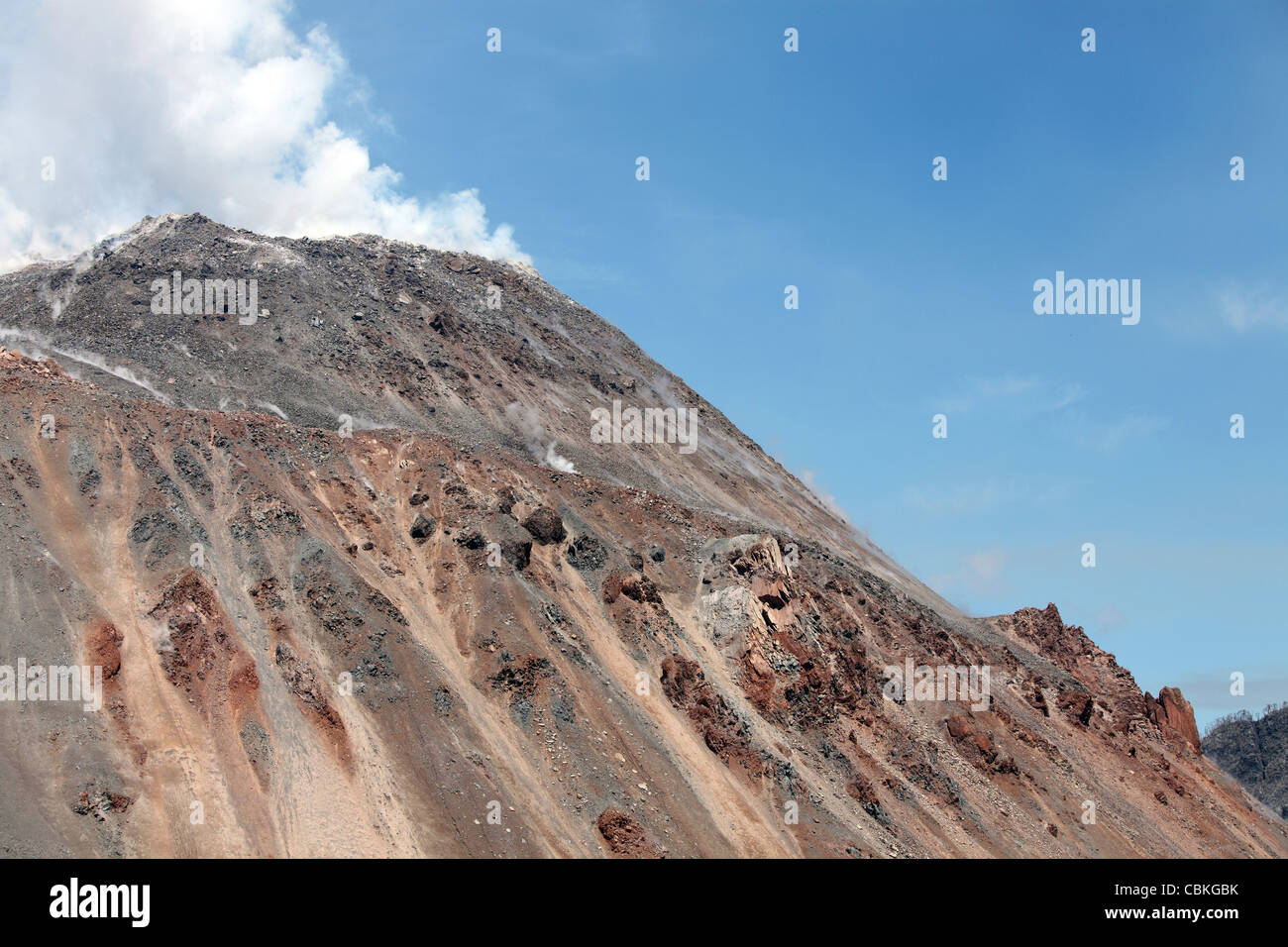 6 dicembre 2009 - duomo di lava seduto in cima al cratere del vulcano Chaitén, Cile. Foto Stock