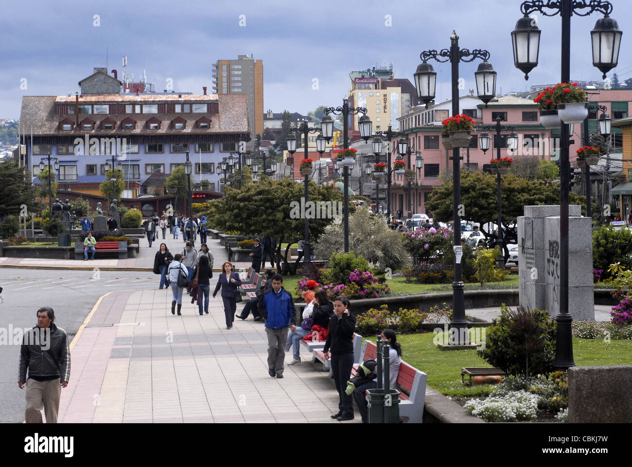 Street presso il centro della città di Puerto Montt, lago e alla regione del Cile Foto Stock
