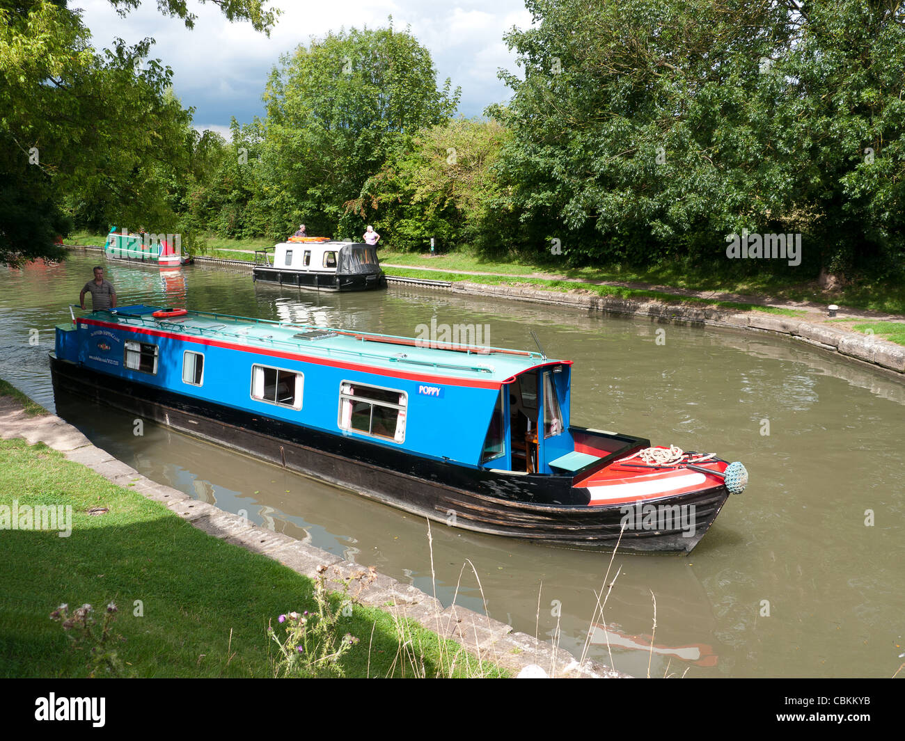 Colorato Canal imbarcazioni al blocco Marsworth Aylesbury Vale, Bucks, Regno Unito Foto Stock