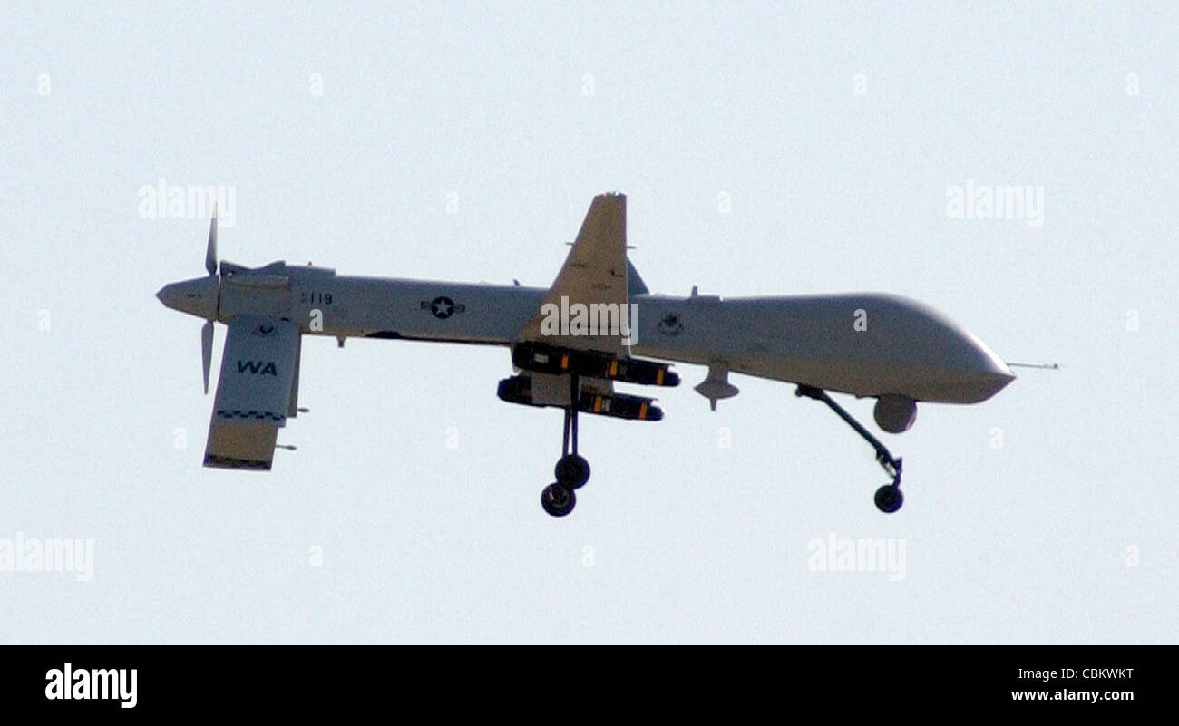 Un Predator mq-1, come questo, si prepara a sbarcare alla base aerea di Balad, Iraq, si schiantò vicino alla base il 30 luglio. È il secondo crash Predator in due giorni. L'azione ostile non sembrava essere un fattore in entrambi i crash. Foto Stock