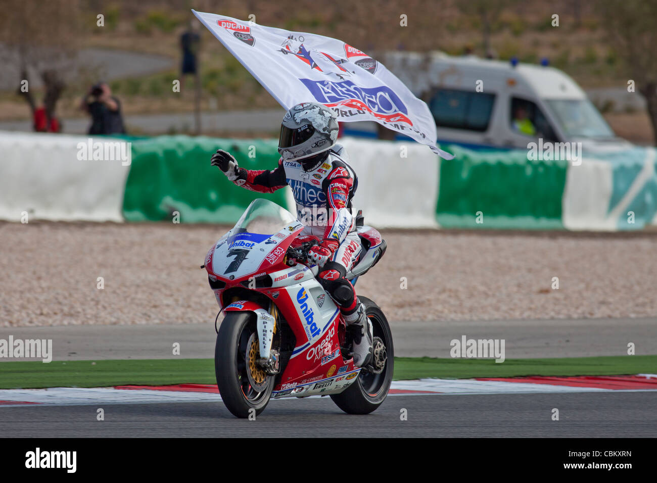 PORTIMAO, Portogallo - 16 Ottobre: La Superbike World Championship primo classificato, Carlos Checa, per celebrare la fine del campionato. Foto Stock