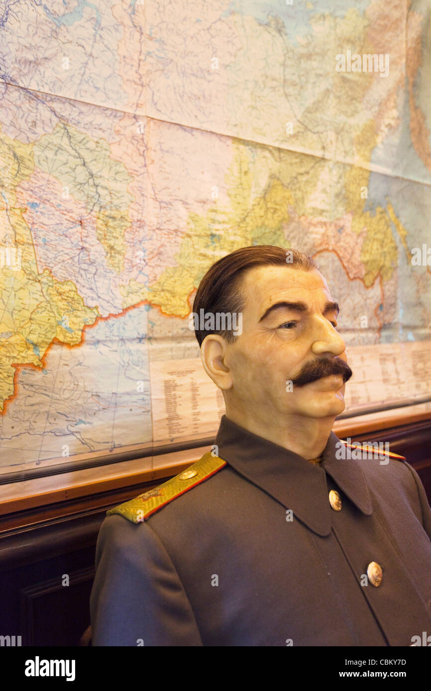Russia, il litorale del Mar Nero, Sochi, Stalin Dacha, casa di Joseph Stalin, Zelenaya Roscha sanitorium, ufficio con Stalin figura Foto Stock