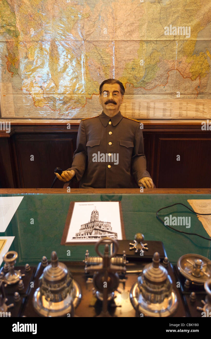 Russia, il litorale del Mar Nero, Sochi, Stalin Dacha, casa di Joseph Stalin, Zelenaya Roscha sanitorium, ufficio con Stalin figura Foto Stock
