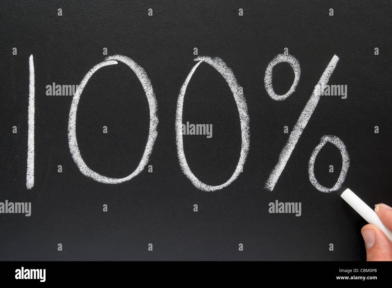 La scrittura di 100% su una lavagna. Foto Stock