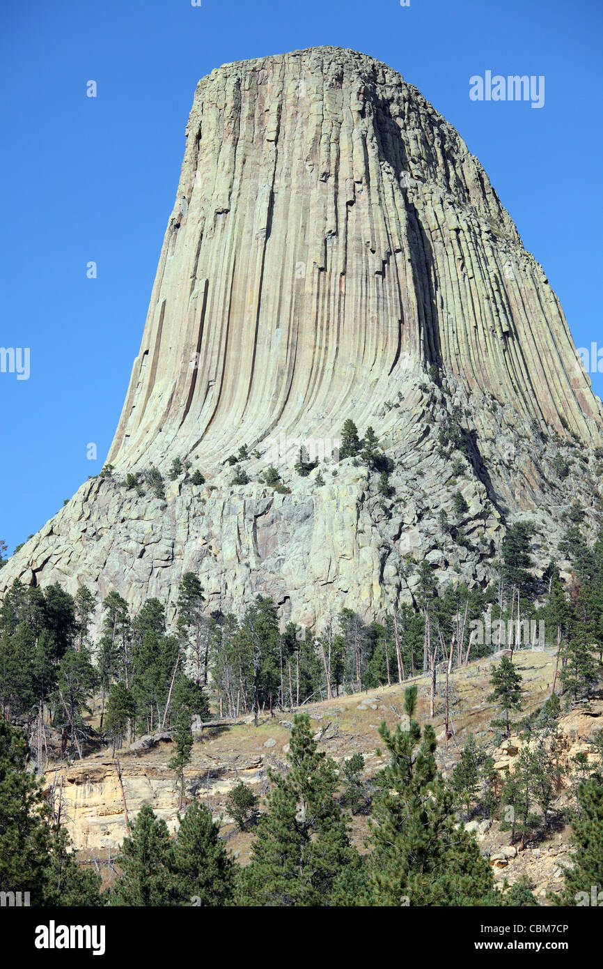 Settembre 15, 2009 - Devils Tower, una monolitica roccia ignea intrusione o laccolith fatta di colonne di porfido fonolite, Wyoming. Foto Stock