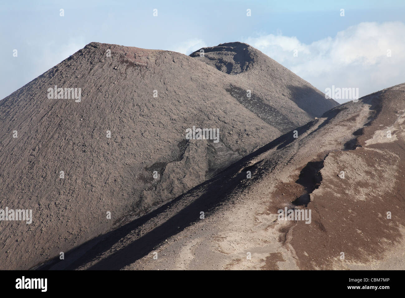 Giugno 25, 2011 - cratere di sud-est del monte Etna, Sicilia, Italia. Vista dal cratere Nord. Foto Stock