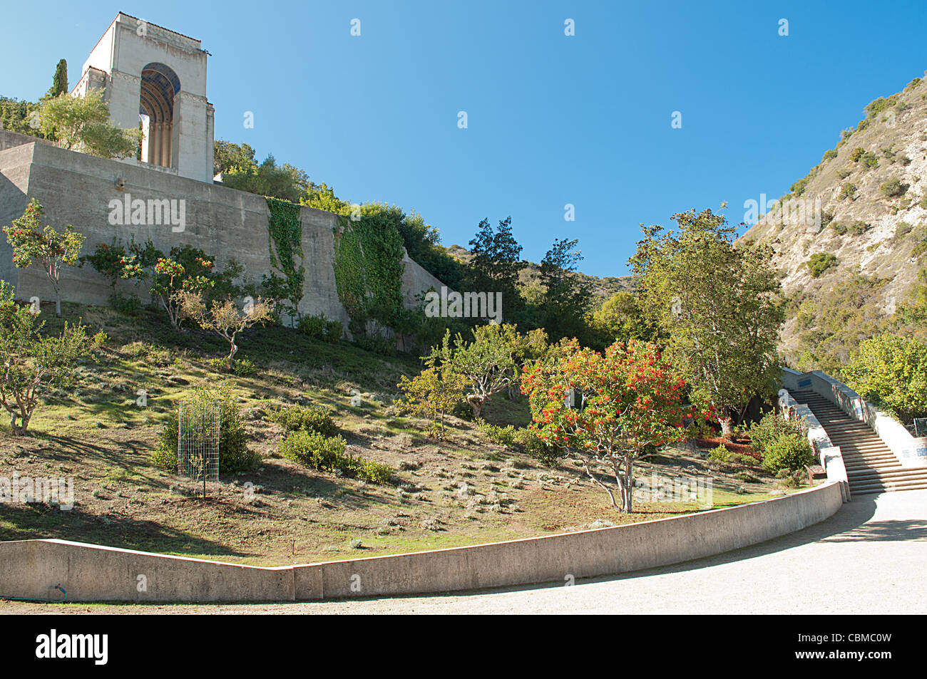 Vista di William Wrigley Memorial dalla base della collina con scale che conducono in alto a destra. Foto Stock